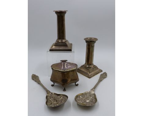 A PAIR OF SILVER SHORT CANDLESTICKS, 1902 BIRMINGHAM, WILLIAM AITKEN, TOGETHER WITH A  SILVER TRINKET BOX 1903 BIRMINGHAM AND