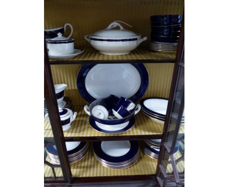 A ROYAL WORCESTER VENTURA PATTERN PART DINNER SERVICE TO INCLUDE SERVING PIECES, CUPS AND SAUCERS AND ASSOCIATED PIECES OF A 