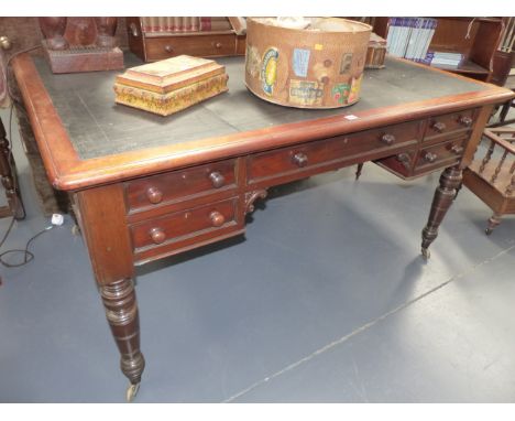 A MAHOGANY MID 19th.C.GENTLEMAN'S LIBRARY WRITING TABLE WITH INSET BLACK LEATHER TOP, FIVE APRON DRAWERS ON RING TURNED TAPER
