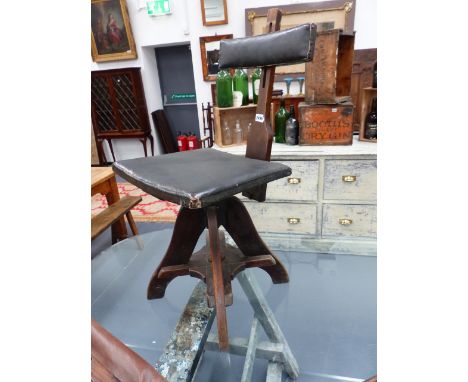 AN UNUSUAL ARTS AND CRAFTS OAK SWIVEL OFFICE OR WORK STOOL.