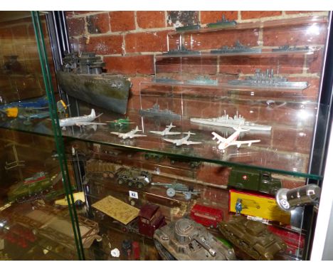 A COLLECTION OF VINTAGE DIE CAST AND TINPLATE MILITARY TOY VEHICLES,ETC TO INCLUDE A BOXED BRITAINS AMBULANCE, A GAMA CLOCKWO