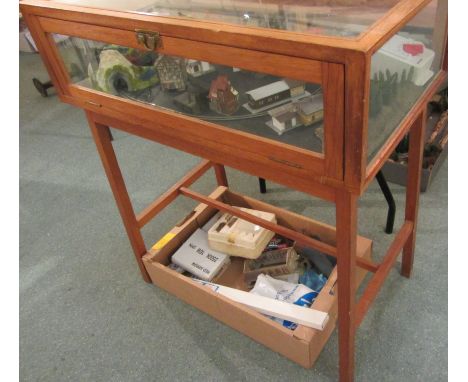 One pre assembled Marklin train set model in glass and polished oak display case with one box of accessories (2) Condition Re