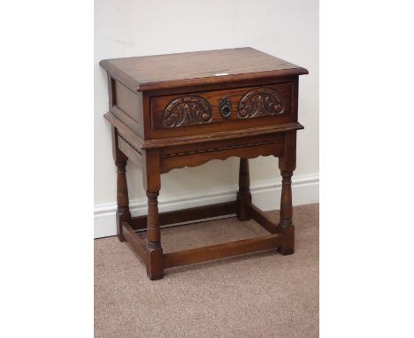 Medium oak lamp table/bedside fitted with single drawer, W57cm, H65cm, D43cm Condition Report Click here for further images, 