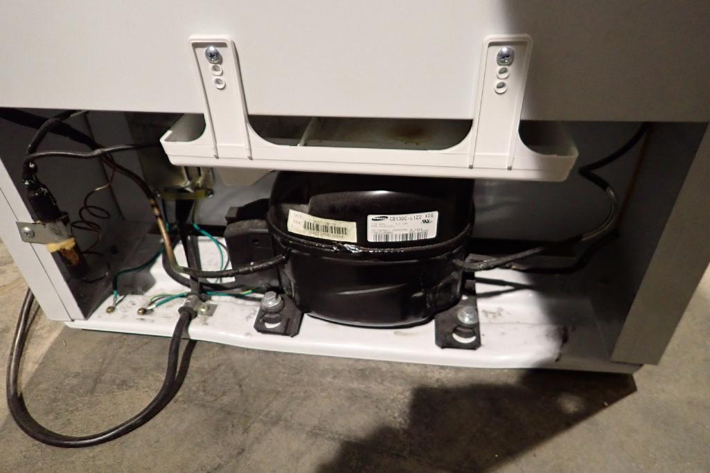 Kenmore mini refrigerator, Model 18394673