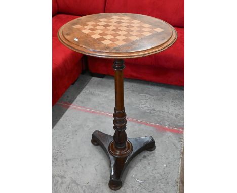 A Victorian walnut inlaid circular games table with chessboard top, 52 cm diam x 84 cm high 