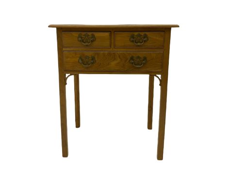 Georgian style chestnut lowboy side table, fitted with tree drawersDimensions: Height:&nbsp;73cm&nbsp; Length/Width:&nbsp;63c