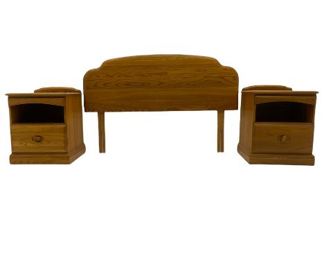 Heritage furniture - Ercol style pair of bedside chests, and matching headboard (3)Dimensions: Height:&nbsp;60cm&nbsp; Length