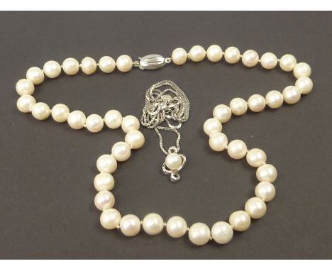 Pearl pendant in silver and a similar necklace.