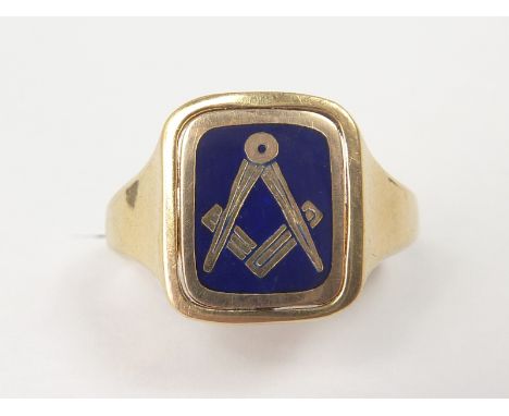 9ct gold Masonic ring, swivelling with plain or enamel device, 1967.   Condition Report.  6g