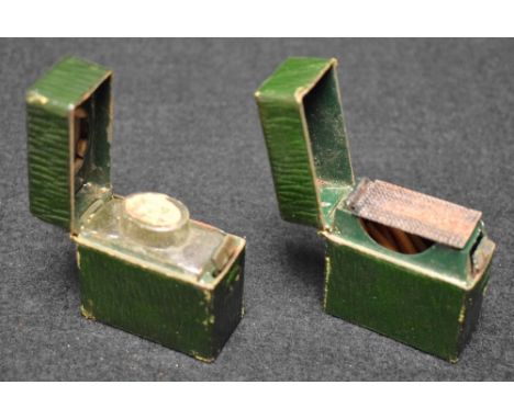 A Victorian travelling inkwell; a vesta (2)