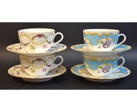 Ceramics - a pair of Royal Worcester Foxglove pattern cups and saucers, boxed; another, Primula (2)