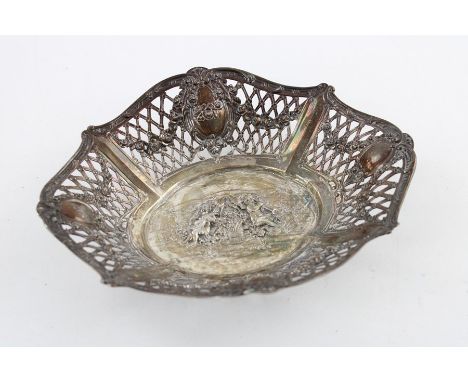 Vintage stamped .800 continental Silver oval ornate dish with pierced sides, Cherub designs. Diameter - 21.5cm, Weight 169g. 