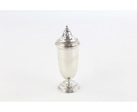 Vintage 1929 hallmarked London 925 silver sugar shaker (129g) Dimensions - 17.5cm x 6.5cm