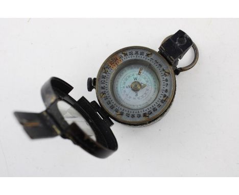 WW2 British Army compass dated 1944 maker TG & Co Londonuntested dimensions - 8.5cm x 6cm Item is in vintage conditionSigns o