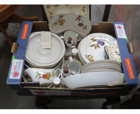 PARCEL OF ROYAL WORCESTER EVESHAM DINNERWARE 