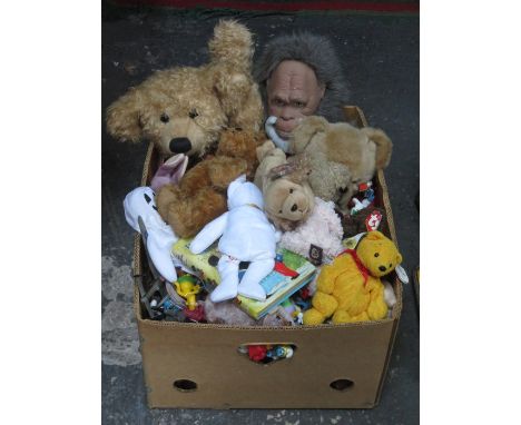 QUANTITY OF VARIOUS VINTAGE TEDDIES AND COLLECTABLES, ETC. 