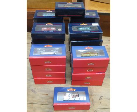 QUANTITY OF MODERN BACHMANN GOODS WAGONS 