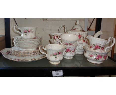 Royal Albert 'Lavender Rose' teaset with teapot