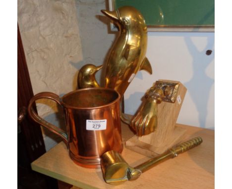 Large Victorian copper tankard inscribed "Sudeley Manor", and a pair of brass dolphins, together with a brass 'hand' door kno