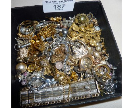 Assorted vintage gold tone and silver jewellery