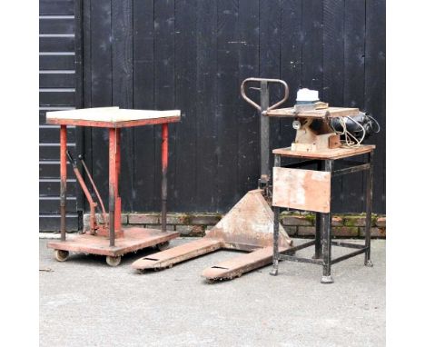 A saw bench, together with a workshop press and a pallet truck (3)