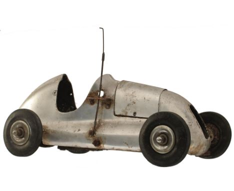 AN AMERICAN TETHER RACING CAR BY DOOLING BROTHERS OF LOS ANGELES, aluminium body, retaining engine but in worn condition, the