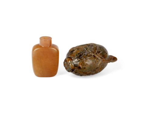 A Chinese moss agate 'melon' box and cover and a hardstone snuff bottleLate Qing dynasty and Republic periodThe box formed as