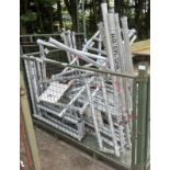 25x Aluminium scaffold units with couplings - L 1100 x W 100 x H 1560 / L 1100 x W 100 x H 1560mm