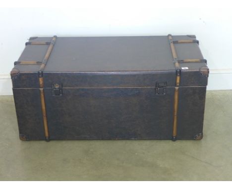 A Libra design storage trunk - Height 44 cm x Width 100 cm x Depth 50 cm 