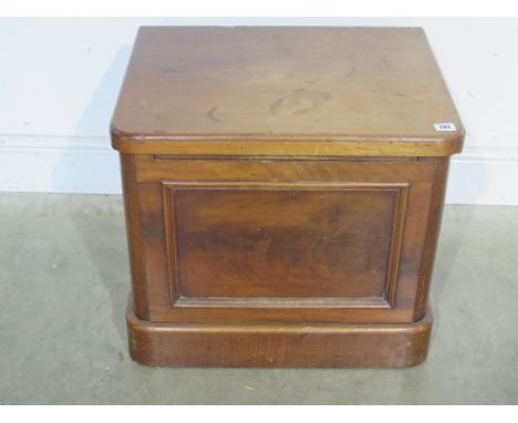 A 19th century mahogany commode - Height 49 cm x Width 56 cm x Depth 44 cm closed