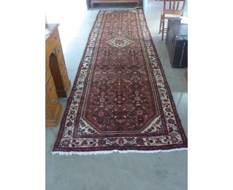 An attractive Mahal carpet - geometric flower design spread evenly on red field - 485 cm x 123 cm 