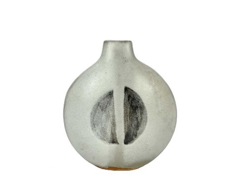 Janet LEACH (1918-1997) Moon Flask  Ceramic, impressed personal and Leach Pottery seals to base, height 21cm.This pot is in e