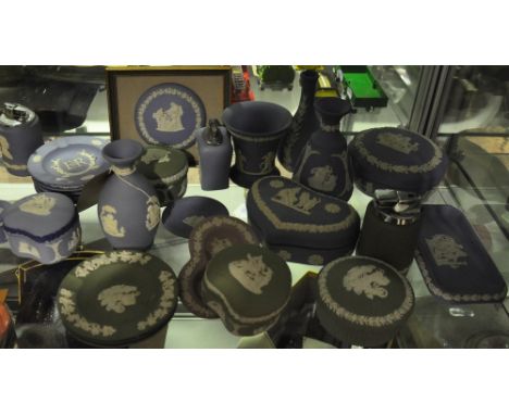 27 pieces of Wedgwood jasper ware including a lilac trefoil dish, blue and green trinket boxes, pin trays, vases etc