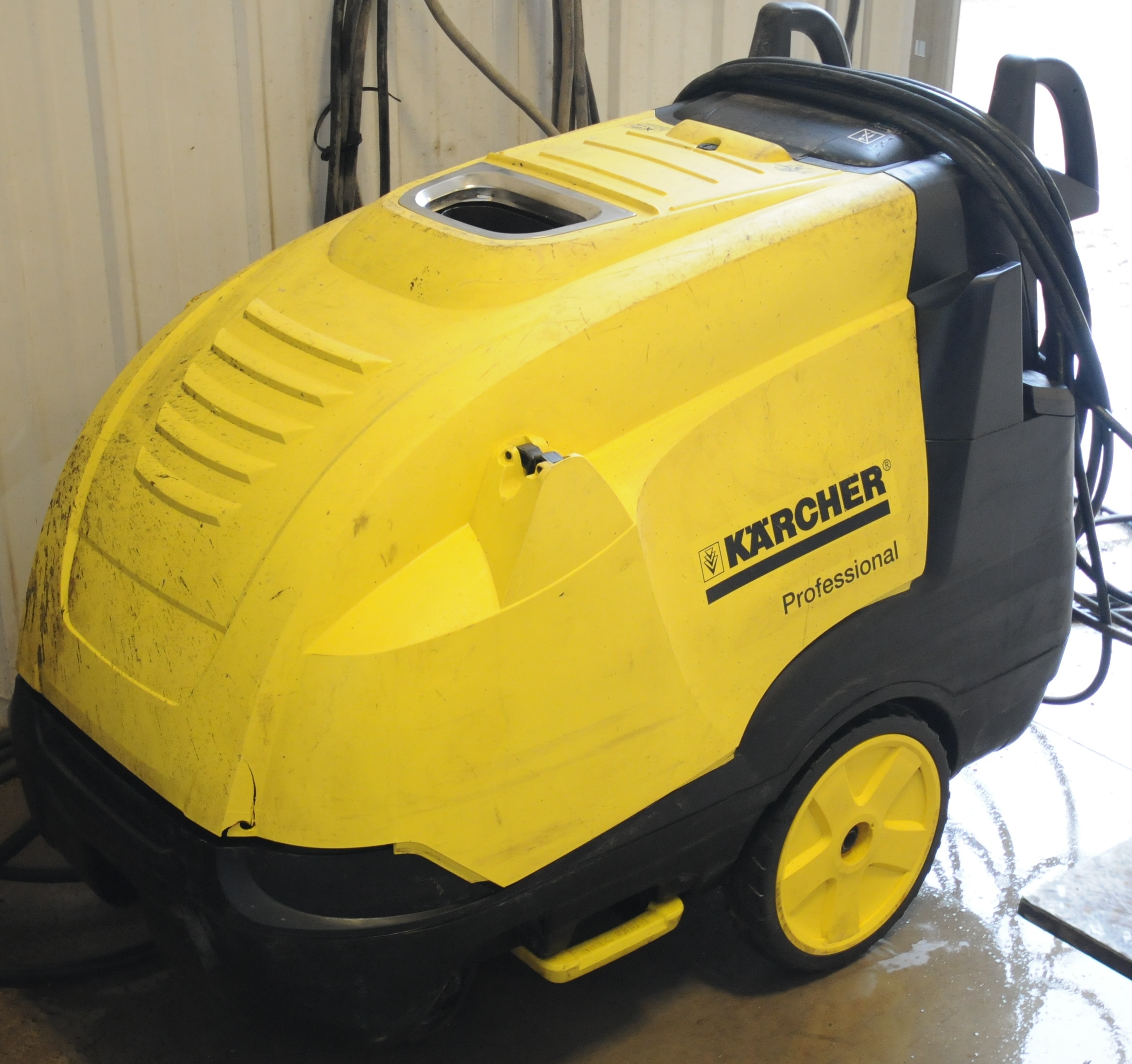 KARCHER (2012) HDS 3.5/304M EA PROFESSIONAL 3300 PSI DIESEL FIRED HOT