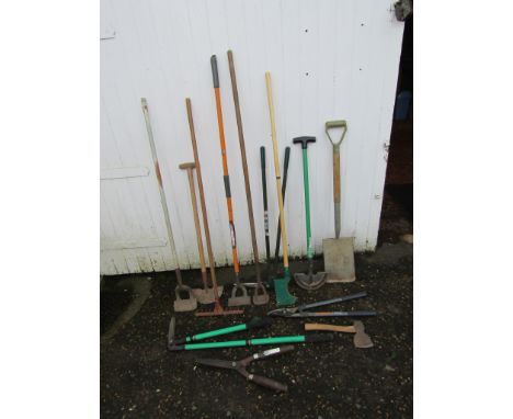Garden tools to include hoes and edging shears etc&nbsp;