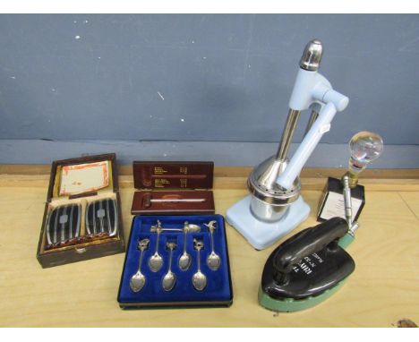 Collectors lot to include silver plated teaspoon set and hydro&nbsp;&nbsp;thermometer etc&nbsp;