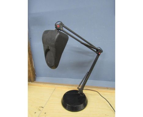 Adjustable magnifying hobbyist's lamp&nbsp;