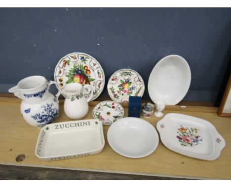 Mixed Royal Worcester china to include jugs and pasta dish etc&nbsp;