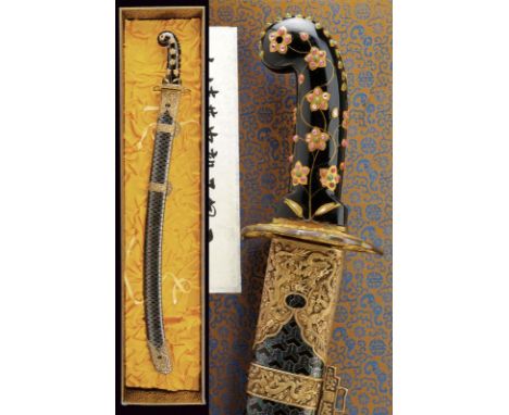 dating: early 20th Century provenance: China, Simple, curved, single-edged blade with double groove on the back, the surface 