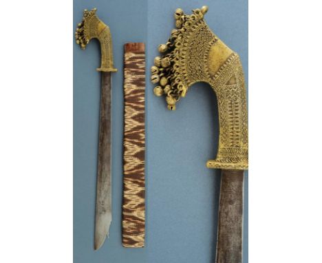 dating: early 20th Century provenance: Mindanao, Straight, single-edged blade, enlarged toward the foible, with round tip's b