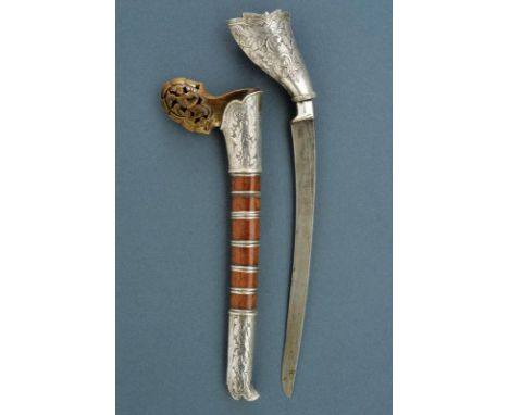 dating: 19th Century provenance: Sumatra, Simple, curved blade, in pamor, with short groove on the back; fine grip, completel