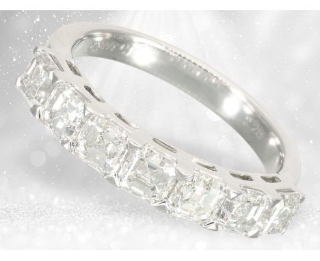 Ring: exklusiver Halbmemoire-Platinring, große Diamanten im seltenen Assher-Cut, 2,28ct: Ca. Ø17,5mm, RG54, ca. 5,7g, Platin,