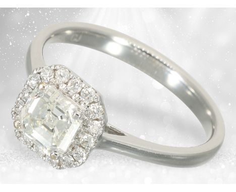 Ring: hochfeiner Diamant-Solitärring "Assher-Cut" 1ct: Ca. Ø17,5mm, RG54, zierliche 18K Weißgoldschiene, ca. 3,1g, zentral de