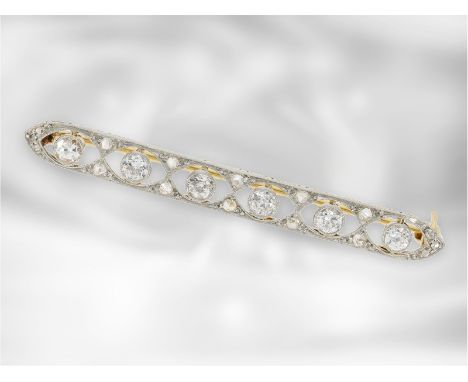 Brosche: antike, sehr aufwendig und filigran gearbeitete Brosche, ca. 1ct, vermutlich um 1920: Ca. 53mm lang, ca. 6mm breit, 