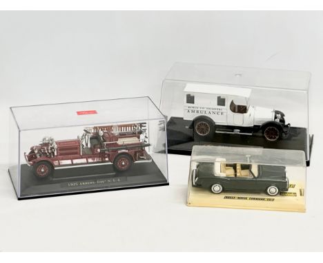 3 model cars on display cases. 22x11x11cm 