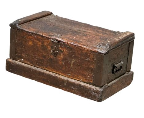 A large Victorian tool trunk. 79x41x39cm 