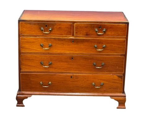 A George III inlaid mahogany chest of drawers, with original brass drop handles on bracket feet. Circa 1800. 110x53x88cm 