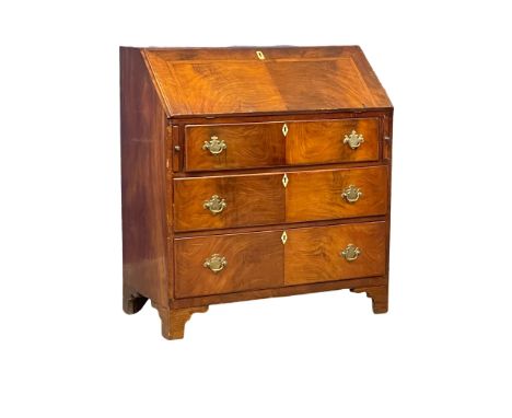 A late George III mahogany writing bureau with 3 drawers and brass drop handles on bracket feet. Circa 1800-1820. 91x45x100cm