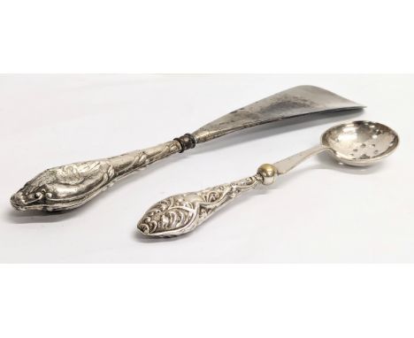 An early 20th century silver handled shoehorn and sieve spoon. 