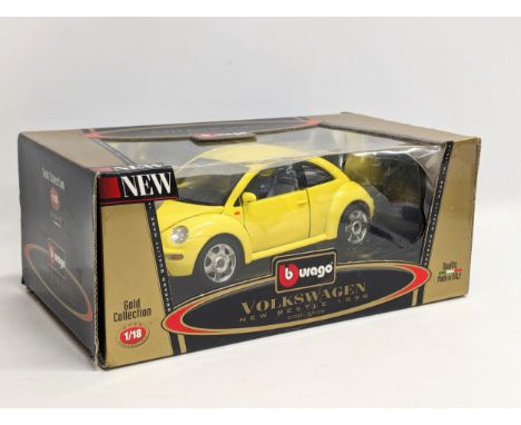 A Burago Gold Collection Volkswagen New Beetle 1998. 1/18 scale. Box measures 30x18.5x13cm 